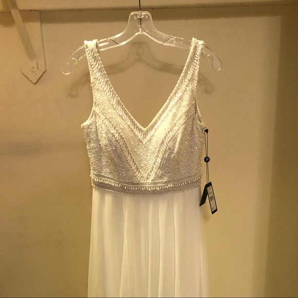 Sz6 Ivory NWT Adrianna Papell Gown - Beaded Bodice - Picture 3 of 15